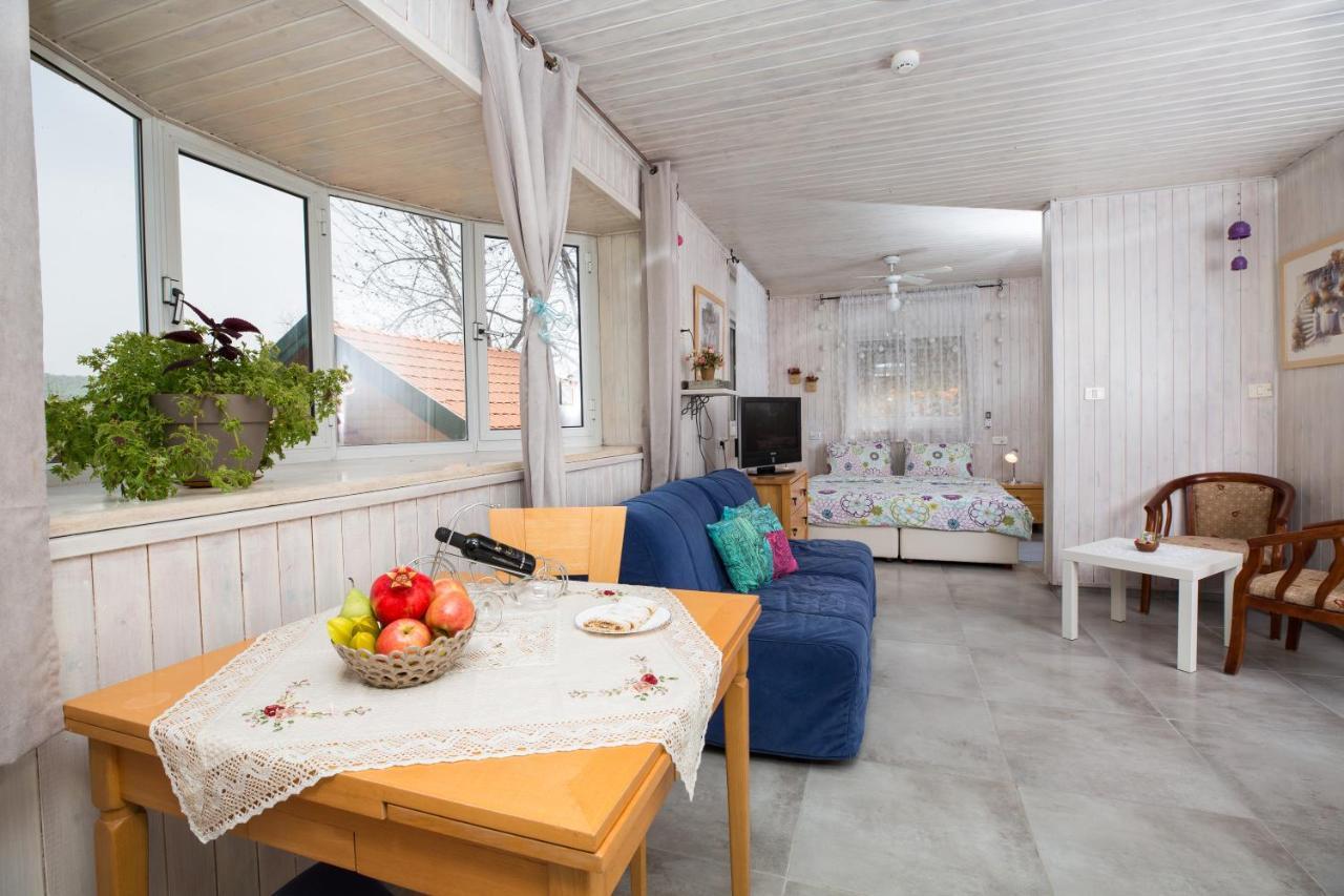 Leyad Hashmura Lodging Yesud HaMa'ala Dış mekan fotoğraf